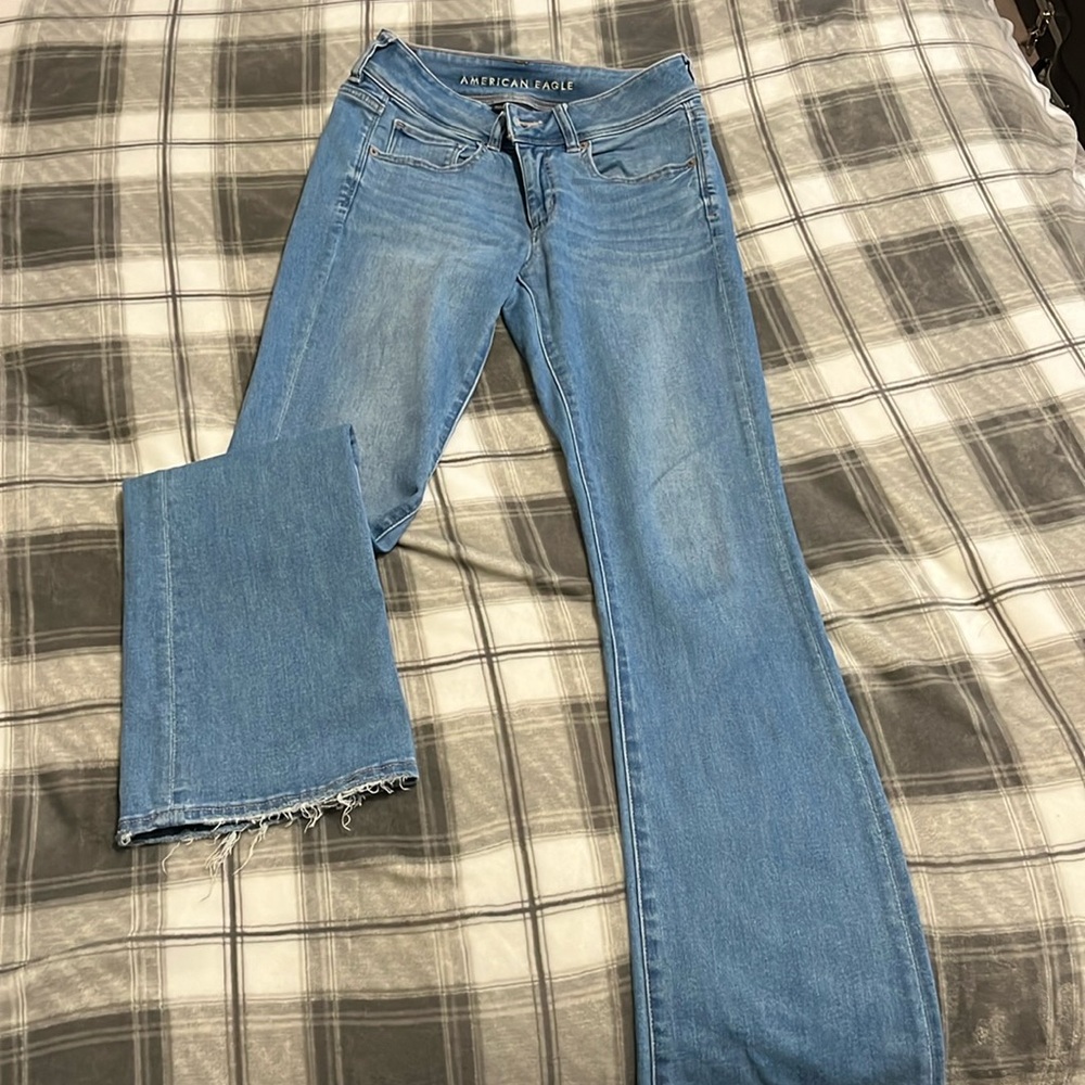 Womens AE size 4 next level stretch kickboot jean
